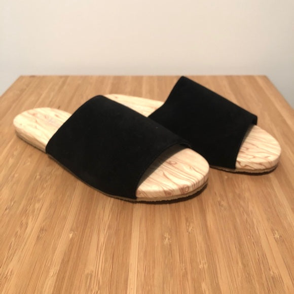 Black Flat Sandal