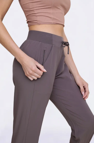 High-Waisted Capri Active Joggers with Pockets - Cocoa - Last One - Size 3XL